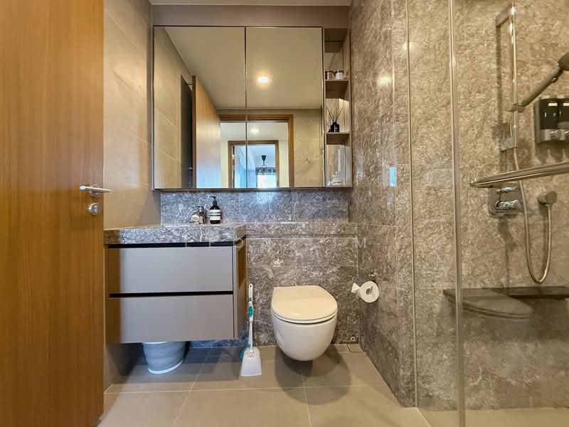 Stirling Residences, 21 Stirling Road, 2 Bedrooms, 635 sqft, Condominium For Sale, by Leon Lim, 500120860 - Bathroom - PropertyGuru.com.sg