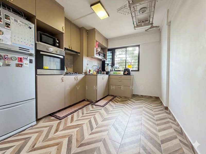 230 Serangoon Avenue 4, 230 Serangoon Avenue 4, 2 Bedrooms, 721 sqft, HDB Flat For Sale, by Gavin Heng, 500120862 - Kitchen - PropertyGuru.com.sg