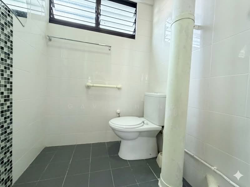 230 Serangoon Avenue 4, 230 Serangoon Avenue 4, 2 Bedrooms, 721 sqft, HDB Flat For Sale, by Gavin Heng, 500120862 - Bathroom - PropertyGuru.com.sg