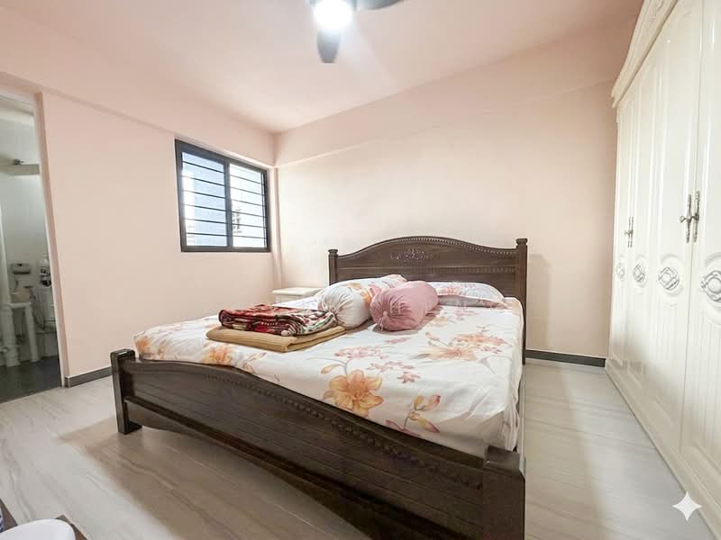 230 Serangoon Avenue 4, 230 Serangoon Avenue 4, 2 Bedrooms, 721 sqft, HDB Flat For Sale, by Gavin Heng, 500120862 - Master Bedroom - PropertyGuru.com.sg