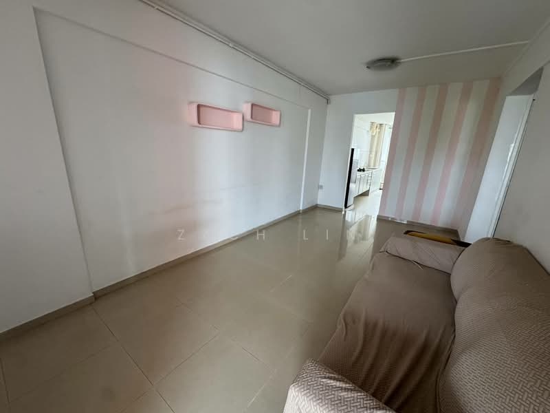 160 Yishun Street 11, 160 Yishun Street 11, 2 Bedrooms, 721 sqft, HDB Flat For Sale, by Zach Lin, 500120865 - Living Room - PropertyGuru.com.sg
