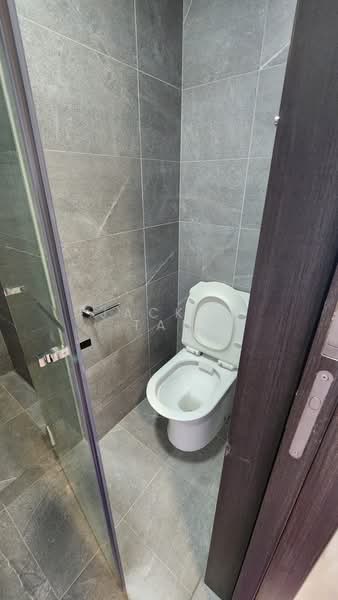 Riverfront Residences, 41 Hougang Avenue 7, 2 Bedrooms, 721 sqft, Condominium For Rent, by JACKIE TAN, 500120868 - Bathroom - PropertyGuru.com.sg