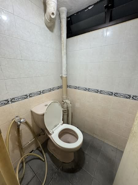 157 Mei Ling Street, 157 Mei Ling Street, 4 Bedrooms, 925 sqft, HDB Flat For Rent, by David Lee 李施融, 500120872 - Bathroom - PropertyGuru.com.sg