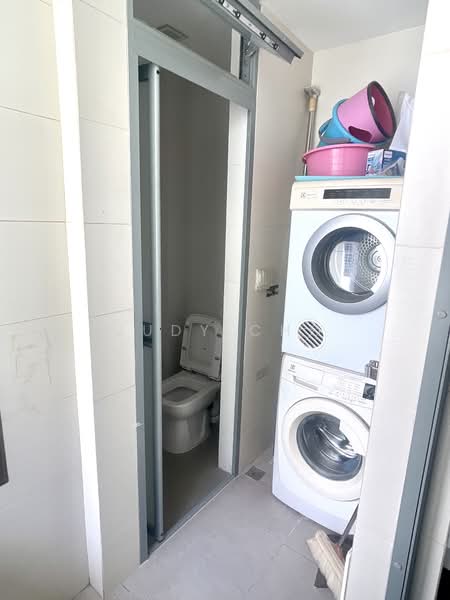 Skies Miltonia, 35 Miltonia Close, 4 Bedrooms, 2,842 sqft, Condominium For Rent, by Judy Cho, 500120885 - Bathroom - PropertyGuru.com.sg