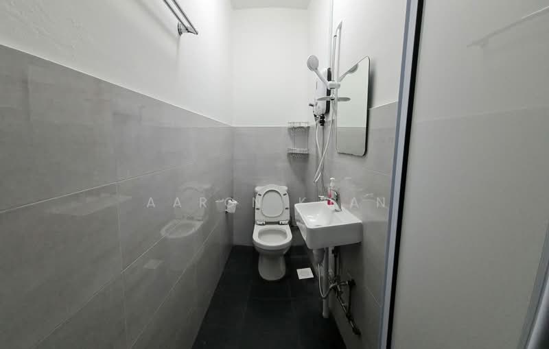 Picardy Gardens, 2 Jalan Pari Burong, Room Rental, 150 sqft, Semi-Detached House For Rent, by Aaron Kuan, 500120903 - Bathroom - PropertyGuru.com.sg