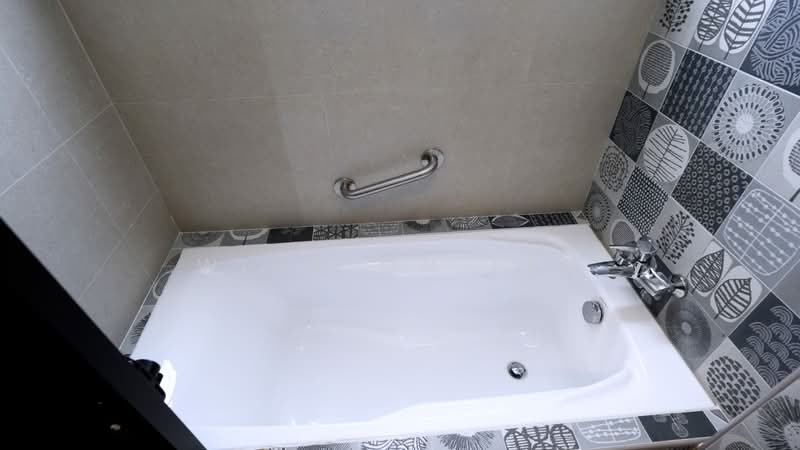 10E Bedok South Avenue 2, 10E Bedok South Avenue 2, 4 Bedrooms, 1,570 sqft, HDB Flat For Sale, by Winston Tan, 500120914 - Bathroom - PropertyGuru.com.sg