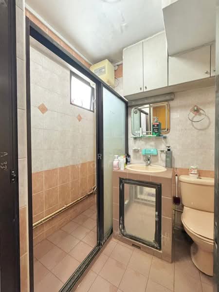 33 Chai Chee Avenue, 33 Chai Chee Avenue, 3 Bedrooms, 1,259 sqft, HDB Flat For Sale, by Phoebe, 500120930 - Bathroom - PropertyGuru.com.sg