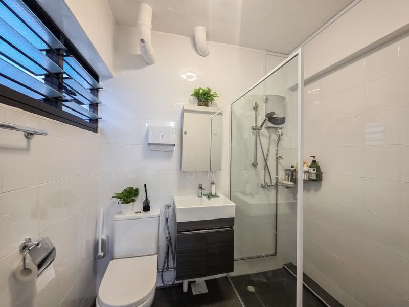 115 Bukit Batok West Avenue 6, 115 Bukit Batok West Avenue 6, 3 Bedrooms, 1,421 sqft, HDB Flat For Sale, by Clauson Seah, 500120934 - Bathroom - PropertyGuru.com.sg
