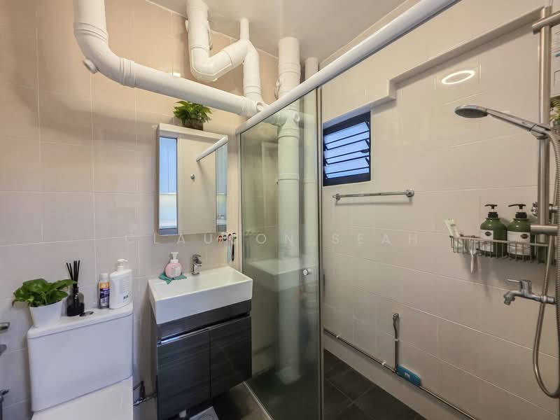115 Bukit Batok West Avenue 6, 115 Bukit Batok West Avenue 6, 3 Bedrooms, 1,421 sqft, HDB Flat For Sale, by Clauson Seah, 500120934 - Bathroom - PropertyGuru.com.sg