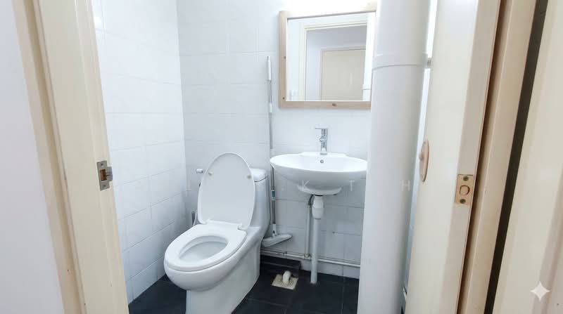 287D Jurong East Street 21, 287D Jurong East Street 21, 2 Bedrooms, 1,100 sqft, HDB Flat For Rent, by Able S.K Toh, 500120944 - Bathroom - PropertyGuru.com.sg