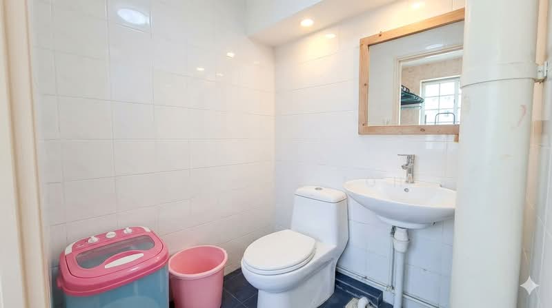 287D Jurong East Street 21, 287D Jurong East Street 21, 2 Bedrooms, 1,100 sqft, HDB Flat For Rent, by Able S.K Toh, 500120944 - Bathroom - PropertyGuru.com.sg