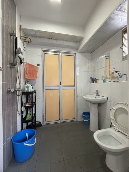 671B Yishun Avenue 4, 671B Yishun Avenue 4, 1 Bedroom, 506 sqft, HDB Flat For Sale, by Bobby Ho, 500120960 - Bathroom - PropertyGuru.com.sg