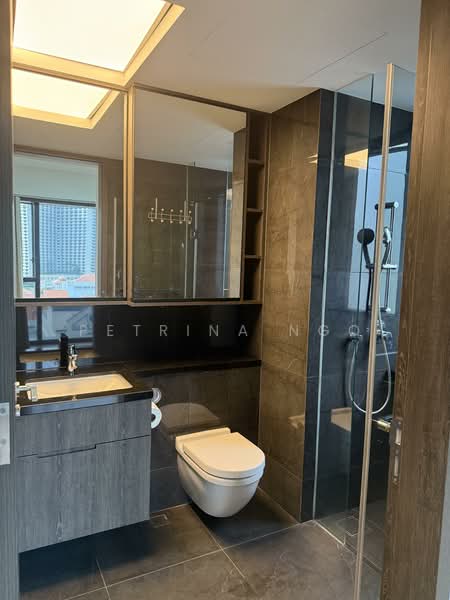 The M, 30 Middle Road, 2 Bedrooms, 743 sqft, Condominium For Rent, by Petrina Ngo, 500120962 - Master Bathroom - PropertyGuru.com.sg