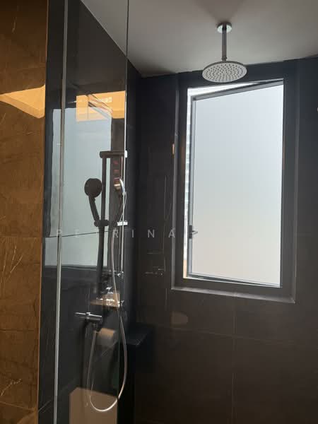 The M, 30 Middle Road, 2 Bedrooms, 743 sqft, Condominium For Rent, by Petrina Ngo, 500120962 - Master Bathroom - PropertyGuru.com.sg