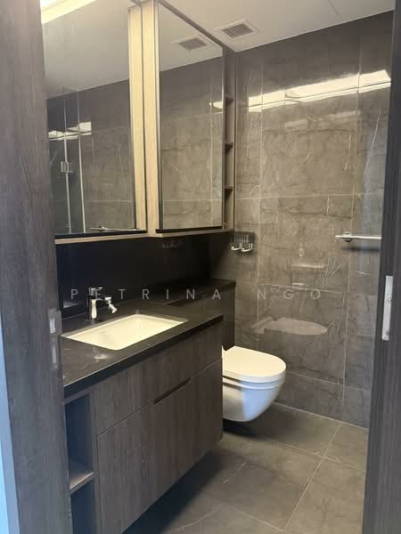 The M, 30 Middle Road, 2 Bedrooms, 743 sqft, Condominium For Rent, by Petrina Ngo, 500120962 - Common bathroom  - PropertyGuru.com.sg