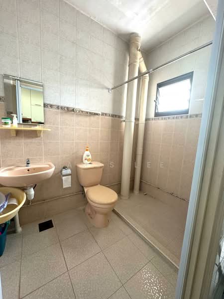 258A Compassvale Road, 258A Compassvale Road, 3 Bedrooms, 1,184 sqft, HDB Flat For Sale, by James Lee, 500120967 - Bathroom - PropertyGuru.com.sg