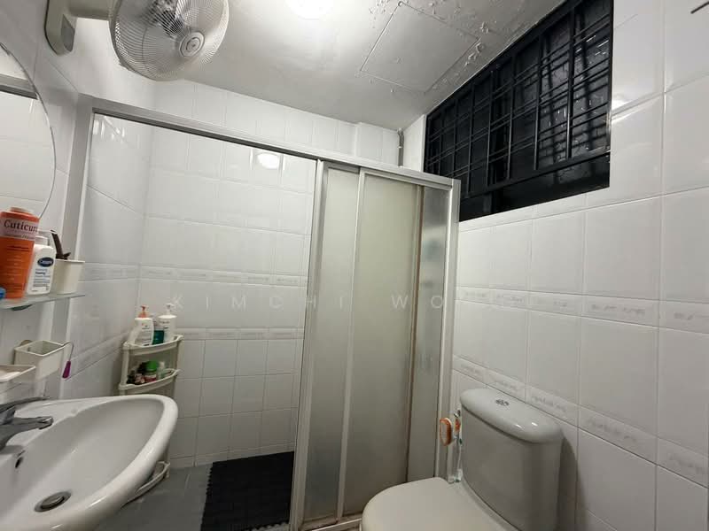 Silahis Apartments, 121 Lorong K Telok Kurau, 3 Bedrooms, 1,280 sqft, Apartment For Sale, by Kimchi Wong, 500120969 - Bathroom - PropertyGuru.com.sg