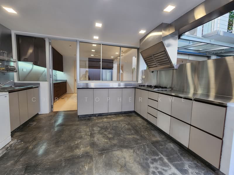 Garden View Estate, Conway Circle, 5 Bedrooms, 4,500 sqft, Semi-Detached House For Rent, by Christopher Kwek, 500120997 - Kitchen - PropertyGuru.com.sg