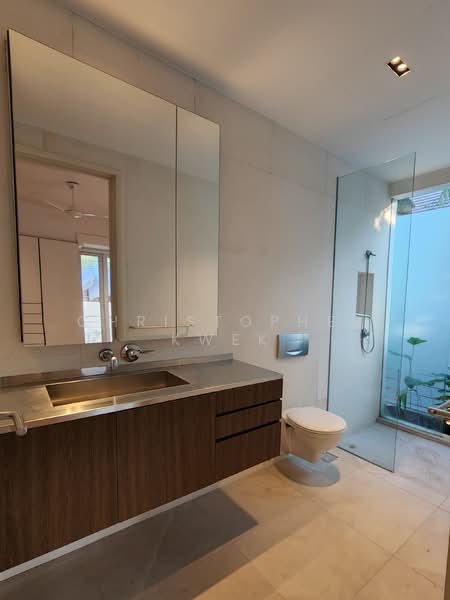 Garden View Estate, Conway Circle, 5 Bedrooms, 4,500 sqft, Semi-Detached House For Rent, by Christopher Kwek, 500120997 - Bathroom - PropertyGuru.com.sg