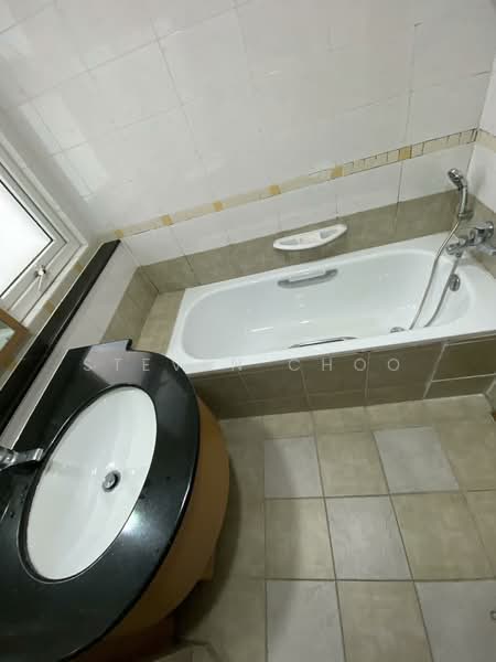 The Floravale, 242 Westwood Avenue, 3 Bedrooms, 1,313 sqft, Executive Condominium For Rent, by Steven Choo, 500121002 - Bathroom - PropertyGuru.com.sg