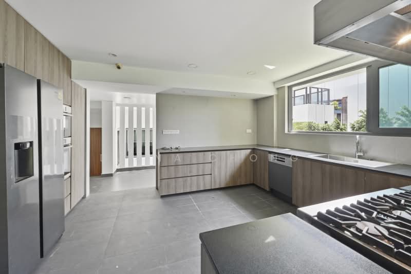 Modern Newly Renovated 5 Bedroom GCB at Ford Avenue, , 5 Bedrooms, 11,598 sqft, Good Class Bungalow For Rent, by Diana Chong, 500121019 - Kitchen - PropertyGuru.com.sg