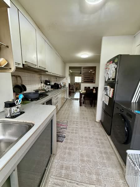 554 Bedok North Street 3, 554 Bedok North Street 3, 2 Bedrooms, 731 sqft, HDB Flat For Sale, by Mohd Jabbaar Bin Kamsani, 500121075 - Kitchen - PropertyGuru.com.sg