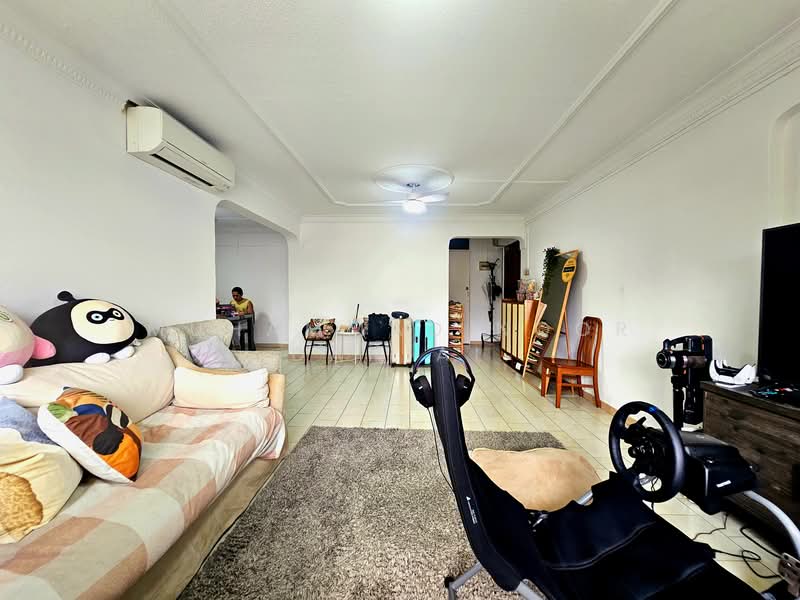 102 Jalan Dusun, 102 Jalan Dusun, 3 Bedrooms, 1,270 sqft, HDB Flat For Rent, by Muhammad Noor Danial, 500121086 - Living Room - PropertyGuru.com.sg