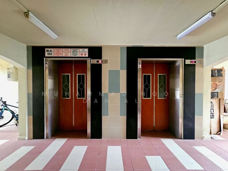 102 Jalan Dusun, 102 Jalan Dusun, 3 Bedrooms, 1,270 sqft, HDB Flat For Rent, by Muhammad Noor Danial, 500121086 - Corridor - PropertyGuru.com.sg