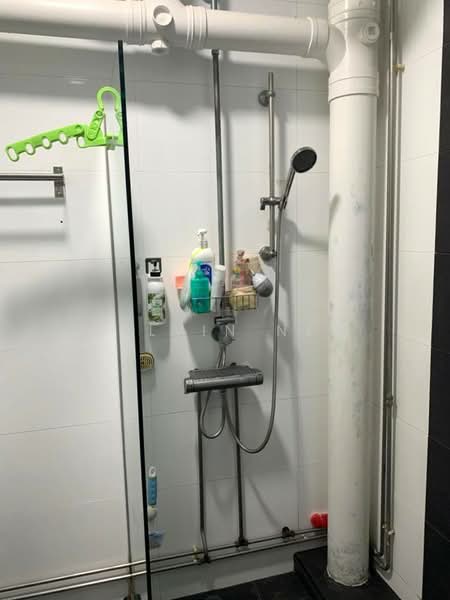 342 Tampines Street 33, 342 Tampines Street 33, Room Rental, 190 sqft, HDB Flat For Rent, by Kelvin Neo, 500121091 - Bathroom - PropertyGuru.com.sg