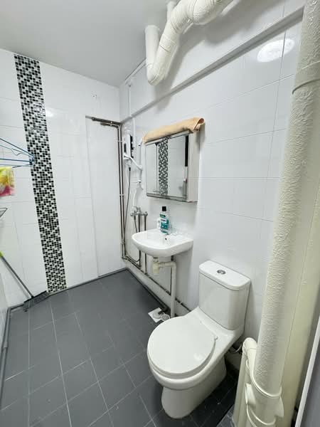 541 Jurong West Avenue 1, 541 Jurong West Avenue 1, 3 Bedrooms, 1,108 sqft, HDB Flat For Sale, by Zane Tee, 500121101 - Bathroom - PropertyGuru.com.sg