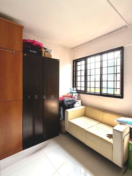 335 Clementi Avenue 2, 335 Clementi Avenue 2, 3 Bedrooms, 990 sqft, HDB Flat For Sale, by Isabel Tan, 500121107 - Bedroom - PropertyGuru.com.sg