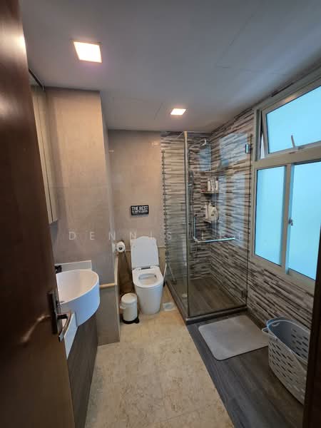 Queens, 12 Stirling Road, 3 Bedrooms, 1,184 sqft, Condominium For Sale, by Dennis Lee, 500121109 - Bathroom - PropertyGuru.com.sg