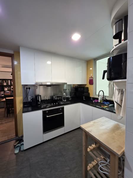 Queens, 12 Stirling Road, 3 Bedrooms, 1,184 sqft, Condominium For Sale, by Dennis Lee, 500121109 - Kitchen - PropertyGuru.com.sg