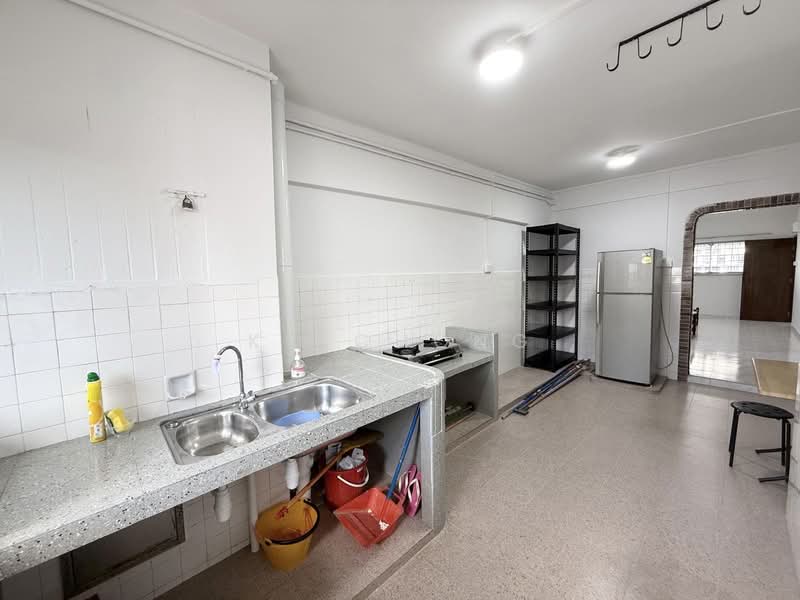 611 Clementi West Street 1, 611 Clementi West Street 1, 2 Bedrooms, 721 sqft, HDB Flat For Rent, by KC Chong, 500121121 - Kitchen - PropertyGuru.com.sg