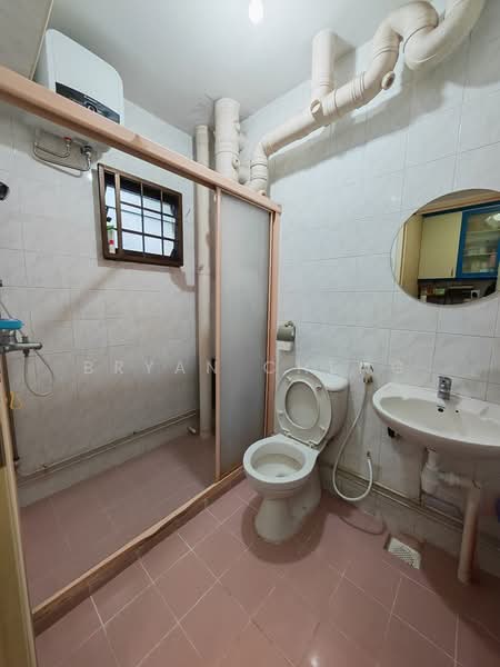 663A Jurong West Street 65, 663A Jurong West Street 65, 3 Bedrooms, 1,184 sqft, HDB Flat For Sale, by Bryan Cheng, 500121135 - Bathroom - PropertyGuru.com.sg