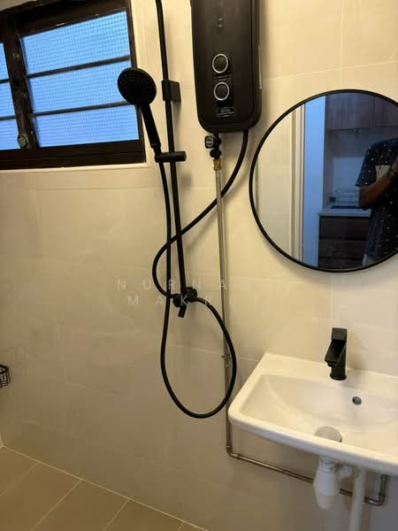 101 Bedok North Avenue 4, 101 Bedok North Avenue 4, 1 Bedroom, 484 sqft, HDB Flat For Sale, by Nurnavi Makruf, 500121145 - Bathroom - PropertyGuru.com.sg