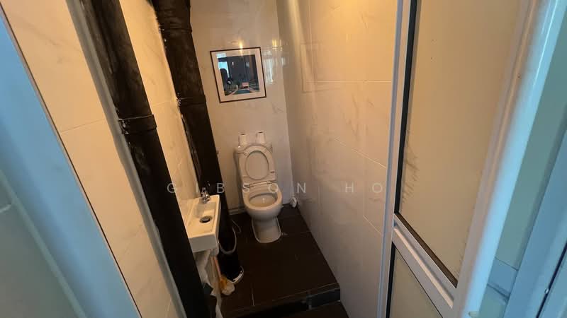 82 Commonwealth Close, 82 Commonwealth Close, 2 Bedrooms, 700 sqft, HDB Flat For Sale, by Gibson Ho, 500121158 - Bathroom - PropertyGuru.com.sg