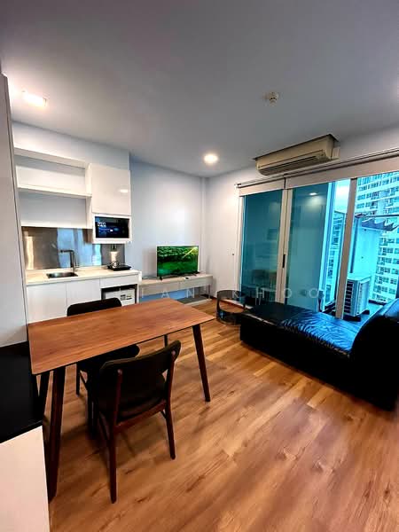 Royal Residences, , 1 Bedroom, 529 sqft, Apartment For Rent, by Julian Khoo, 500121162 - Living Room - PropertyGuru.com.sg