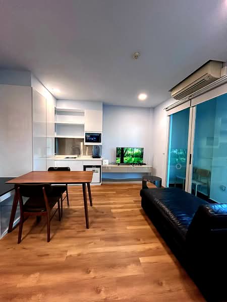 Royal Residences, , 1 Bedroom, 529 sqft, Apartment For Rent, by Julian Khoo, 500121162 - Living Room - PropertyGuru.com.sg