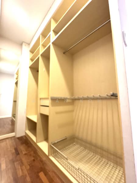 Kentish Lodge, 3 Oxford Road, 2 Bedrooms, 936 sqft, Apartment For Sale, by Brian Koh, 500121172 - Master bedroom wardrobe - PropertyGuru.com.sg