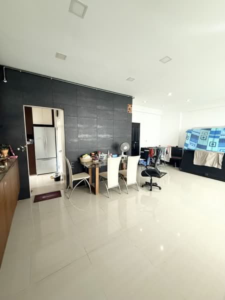 466b Sembawang Drive, 466B Sembawang Drive, 3 Bedrooms, 1,194 sqft, HDB Flat For Sale, by Agent Rizal, 500121186 - Living Room - PropertyGuru.com.sg