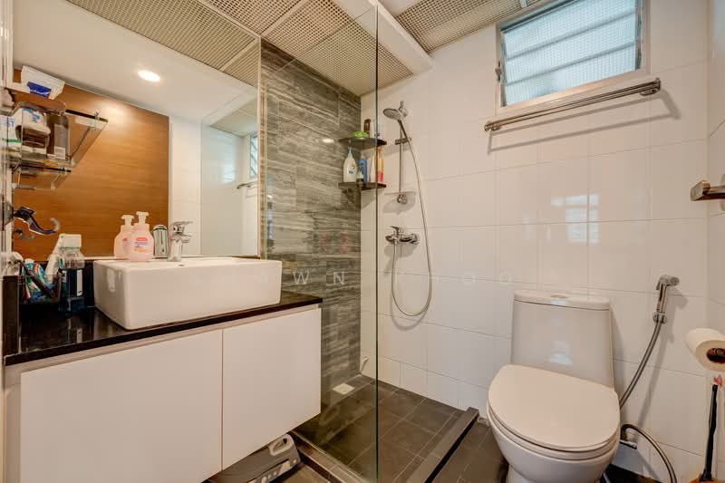 469A Sengkang West Way, 469A Sengkang West Way, 3 Bedrooms, 1,216 sqft, HDB Flat For Sale, by Shawn Khoo, 500121187 - Bathroom - PropertyGuru.com.sg
