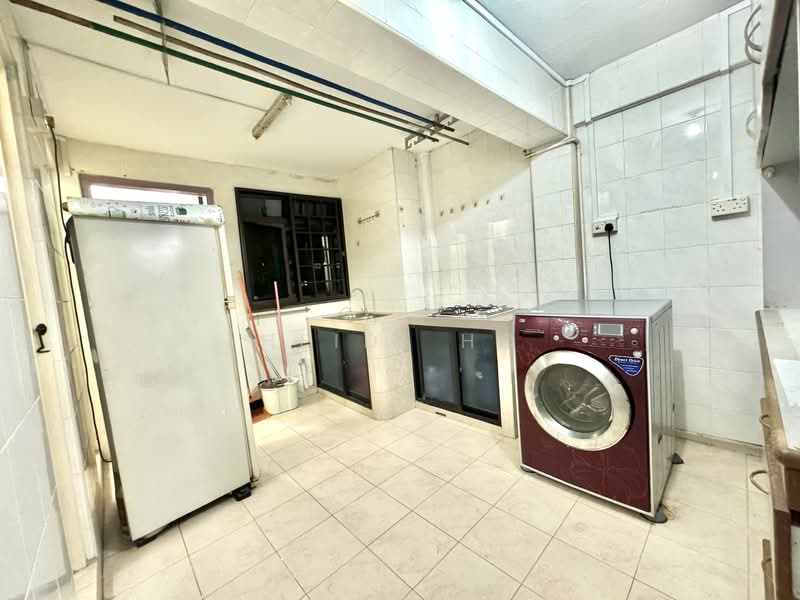 207 Toa Payoh North, 207 Toa Payoh North, 2 Bedrooms, 818 sqft, HDB Flat For Sale, by Heidi Ho, 500121200 - Kitchen - PropertyGuru.com.sg