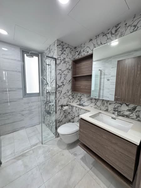 Queens Peak, 3 Dundee Road, 3 Bedrooms, 1,001 sqft, Condominium For Sale, by Angela Lau, 500121221 - Bathroom - PropertyGuru.com.sg