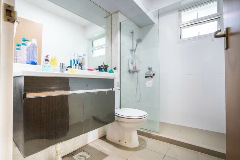 669A Edgefield Plains, 669A Edgefield Plains, 3 Bedrooms, 1,205 sqft, HDB Flat For Sale, by Travis Seah, 500121227 - Bathroom - PropertyGuru.com.sg