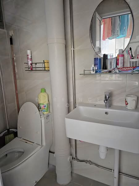 12 Toh Yi Drive, 12 Toh Yi Drive, 3 Bedrooms, 1,119 sqft, HDB Flat For Sale, by Darrance Koh, 500121243 - Bathroom - PropertyGuru.com.sg