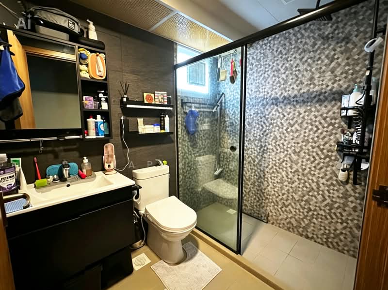 450B Bukit Batok West Avenue 6, 450B Bukit Batok West Avenue 6, 3 Bedrooms, 1,001 sqft, HDB Flat For Sale, by Yap KaiJie, 500121245 - Bathroom - PropertyGuru.com.sg