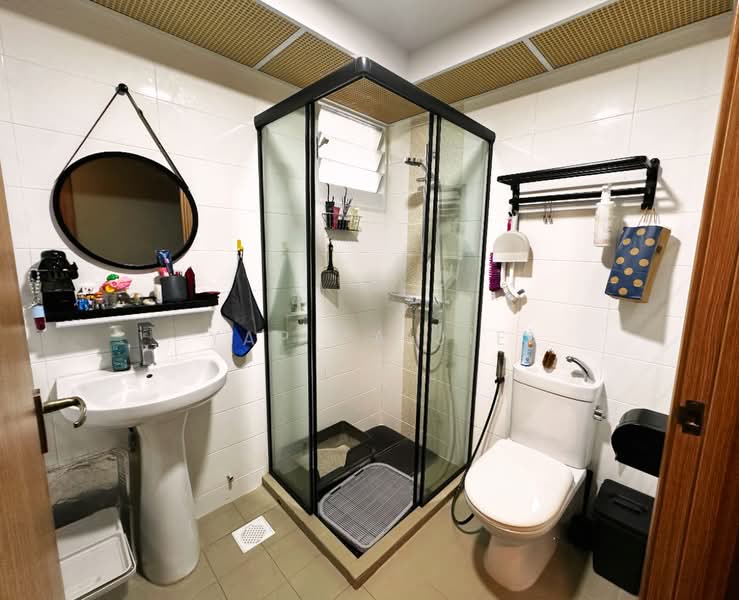 450B Bukit Batok West Avenue 6, 450B Bukit Batok West Avenue 6, 3 Bedrooms, 1,001 sqft, HDB Flat For Sale, by Yap KaiJie, 500121245 - Bathroom - PropertyGuru.com.sg