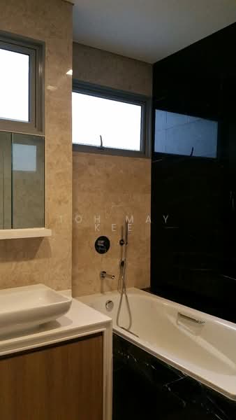 Woodhaven, 97 Woodgrove Avenue, 4 Bedrooms, 3,358 sqft, Cluster House For Sale, by Toh May Kee, 500121249 - Bathroom - PropertyGuru.com.sg