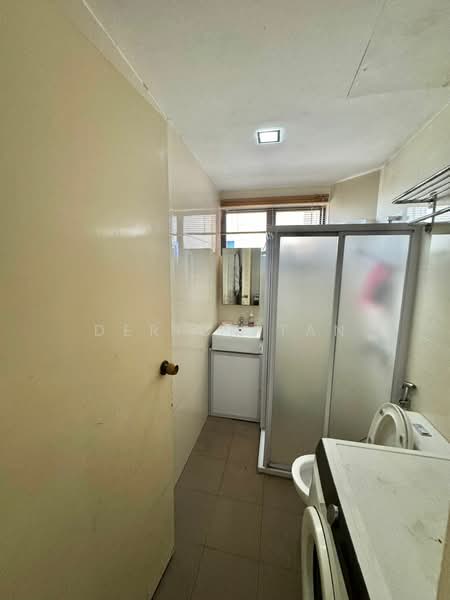 Bayshore Park, 50 Bayshore Road, 2 Bedrooms, 936 sqft, Condominium For Sale, by Derick Tan, 500121254 - Bathroom - PropertyGuru.com.sg